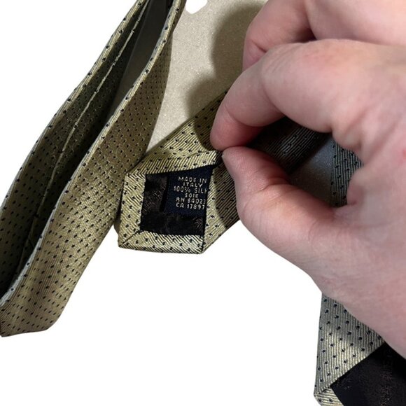 Banana Republic Mens Silk Tie Beige Black Polka Dot Design Made In Italy 3.75" w - Picture 3 of 7